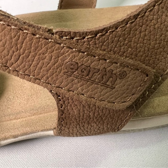 Women's Earth Saila by earth origins used, but in fantastic shape - Picture 4 of 7